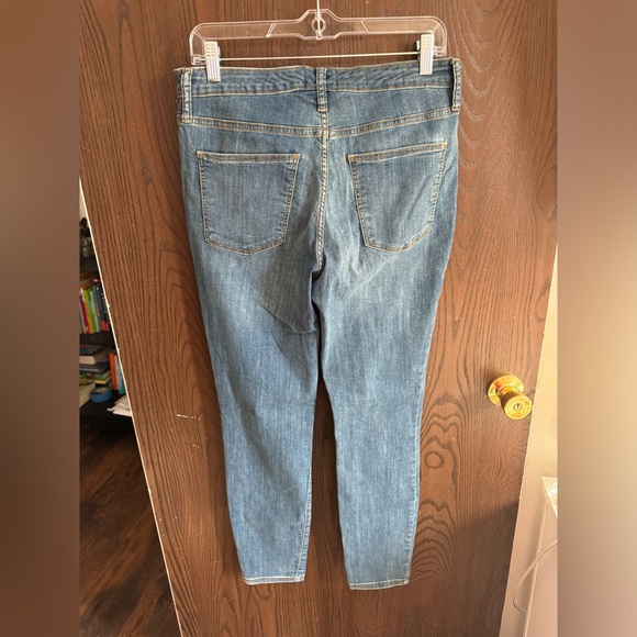 Universal Thread High Rise Jean. Size 8. - Picture 2 of 3